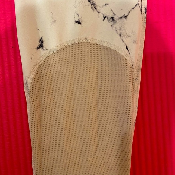 White marble onyx leggings from BuffBunny in Medium - Picture 3 of 5